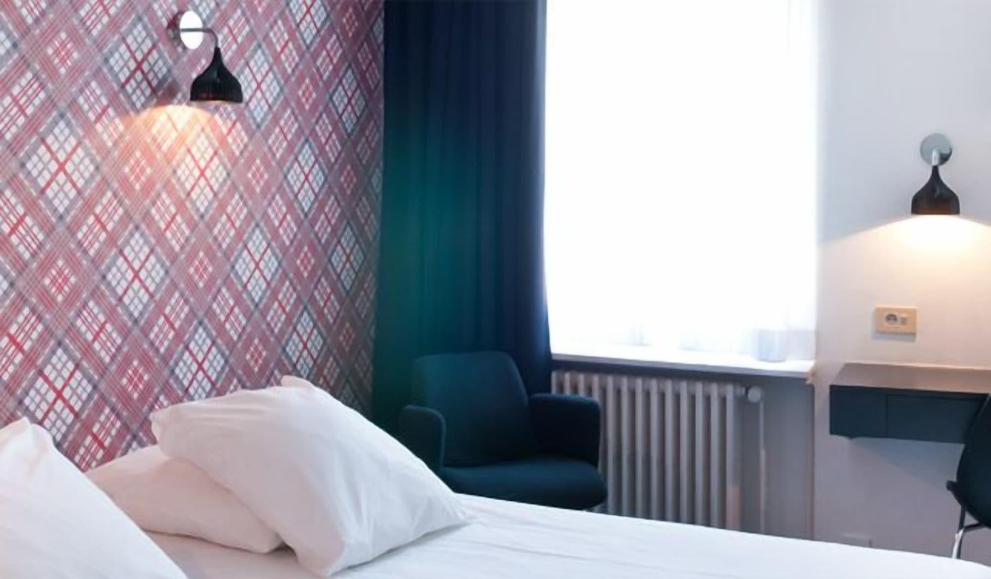 Hotel Queen Anne Brussel Bagian luar foto