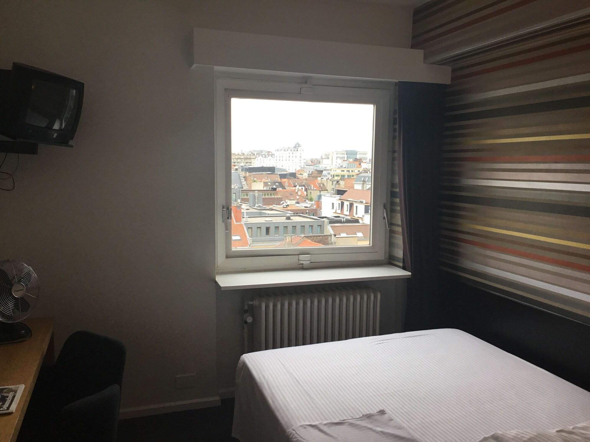 Hotel Queen Anne Brussel Bagian luar foto