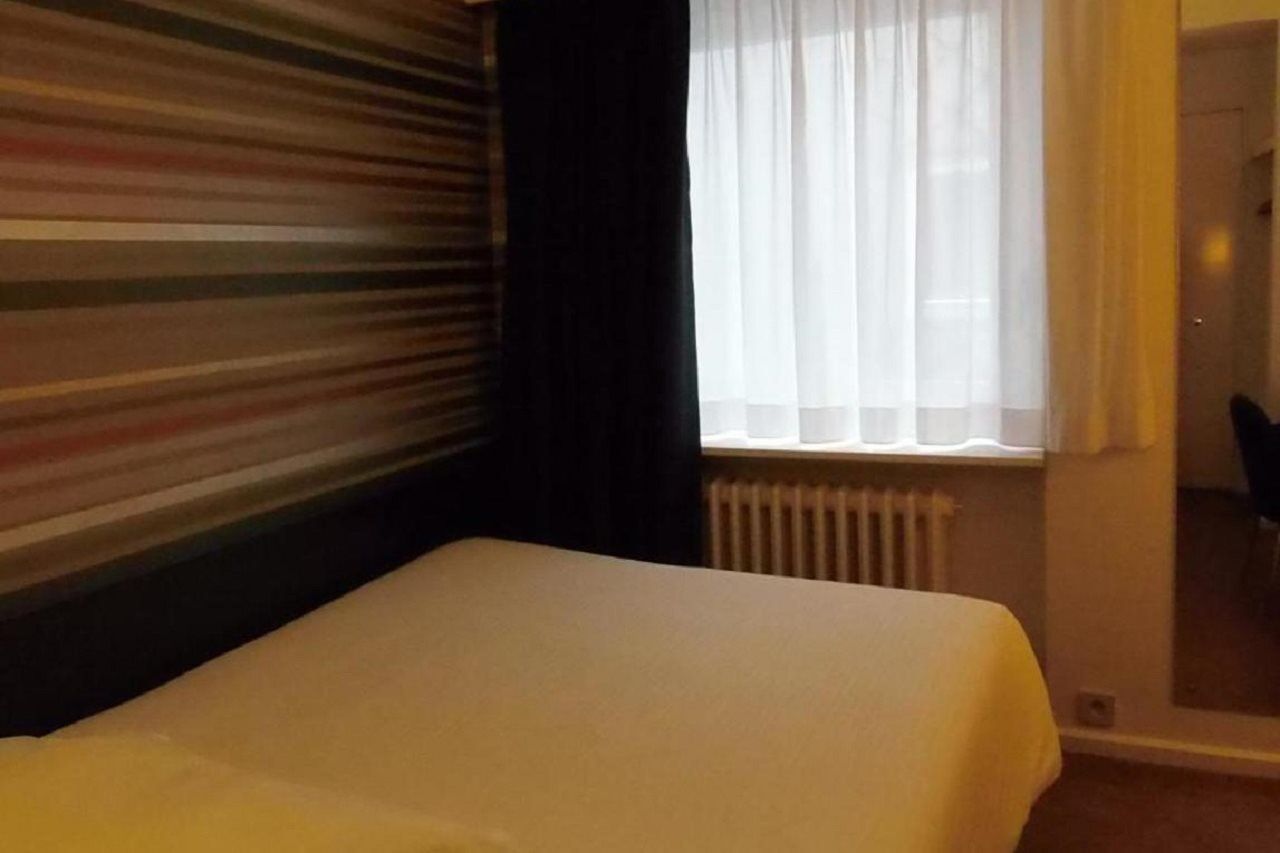 Hotel Queen Anne Brussel Bagian luar foto